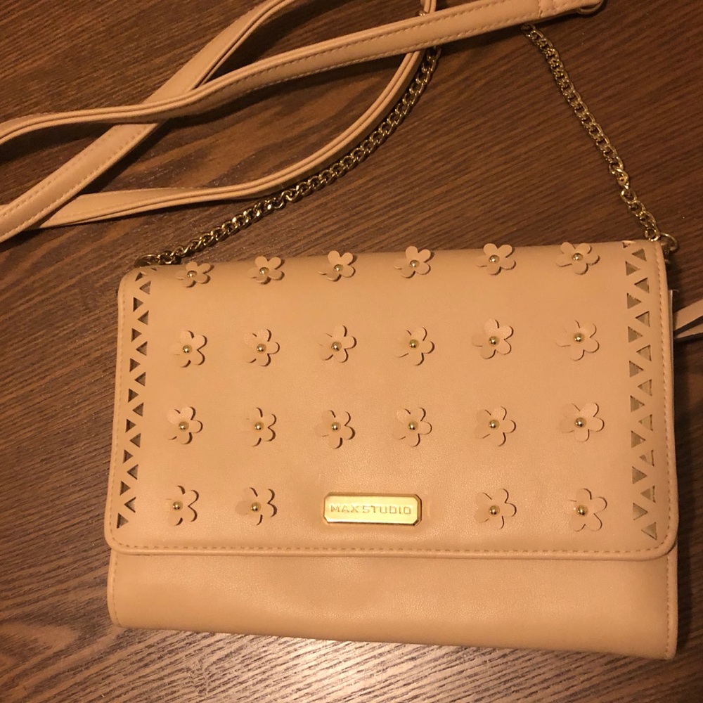 Adorable nude/pink purse with 3D flower detail